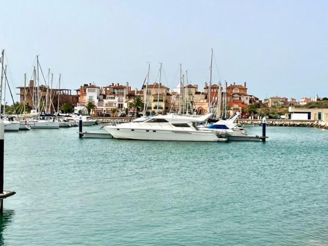 Gatu Sherry, Junto Puerto Deportivo Y Playa " Preferente Mayores De 25 Anos Y Familias " El Puerto de Santa María Kültér fotó